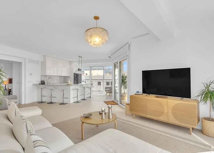 Polo Apartments, Jacaranda 8 *