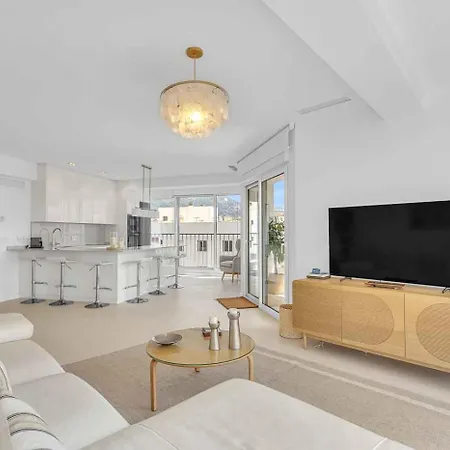 Polo Apartments, Jacaranda 8 *